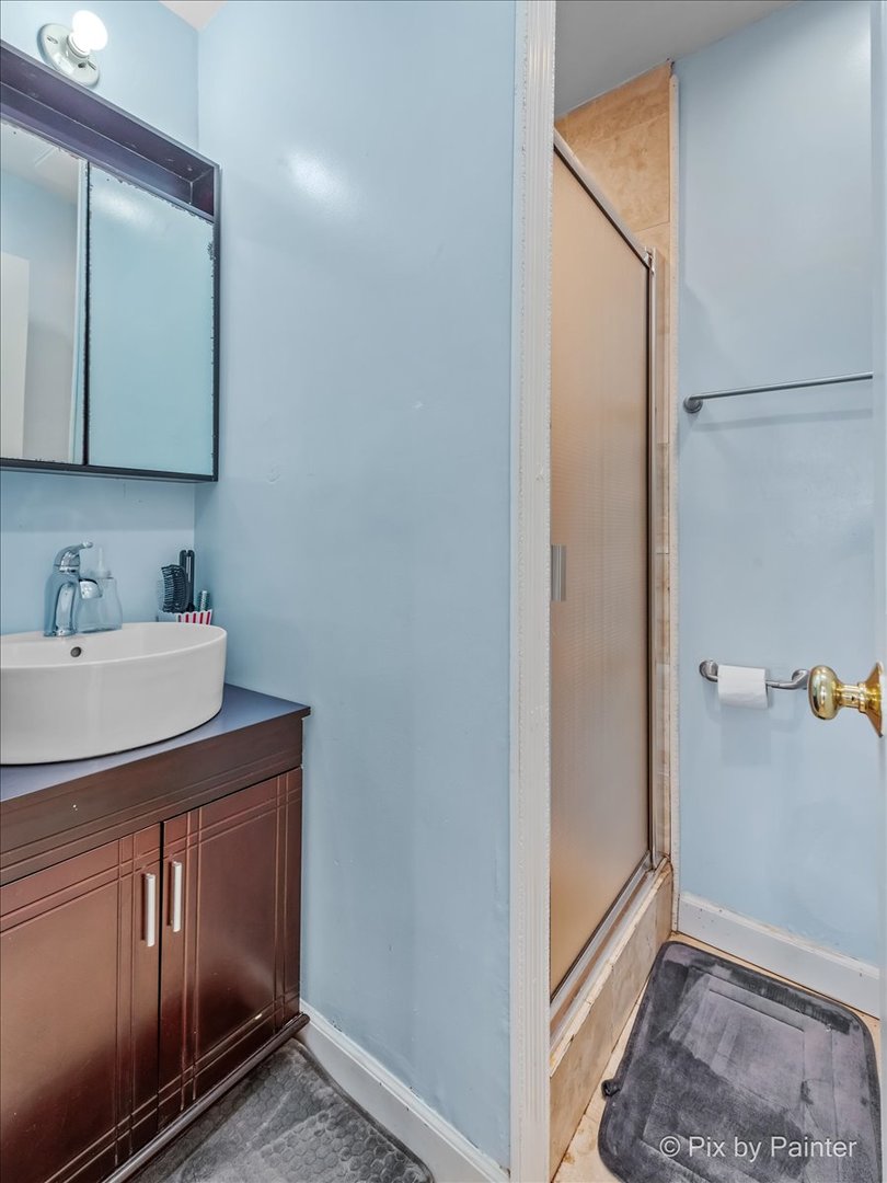 27 South Oltendorf Road Streamwood, IL 60107 - Photo 7 of 31 a bathroom with a sink a toilet and mirror