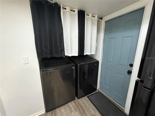 a view of walk in closet