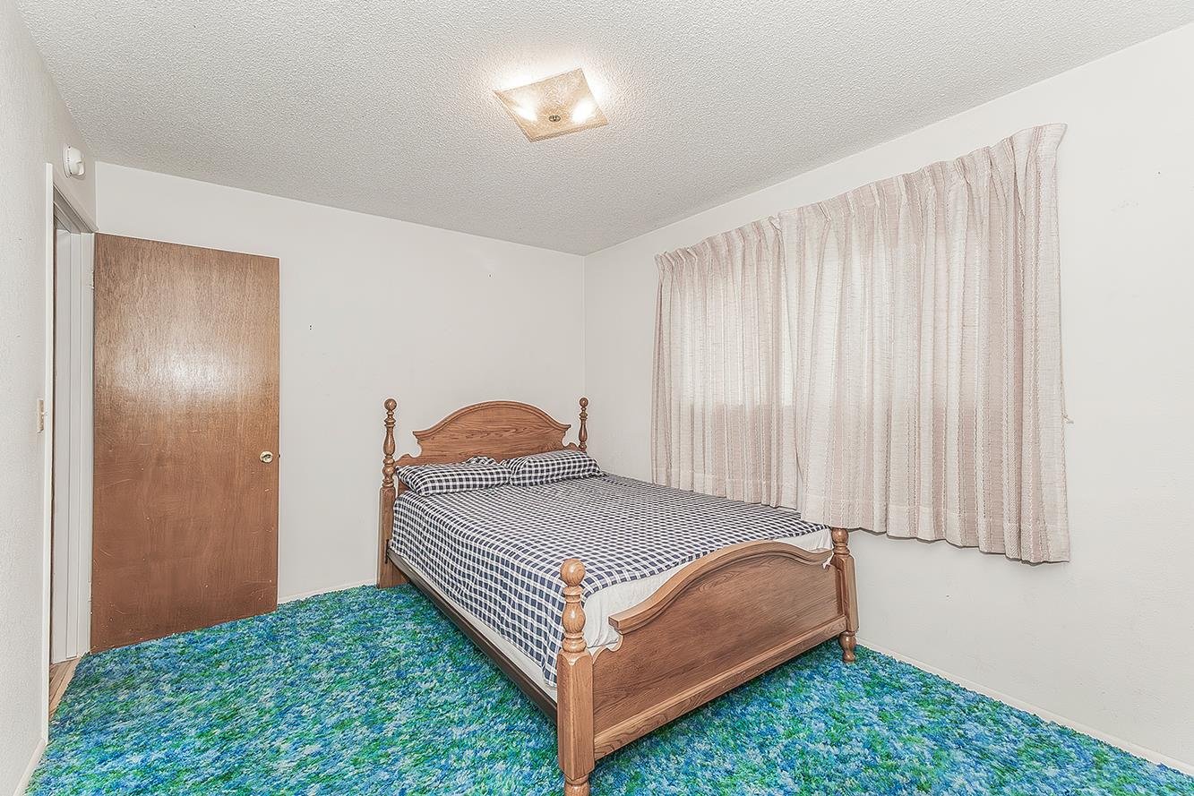 1350 Mill Street Selma, CA 93662 - Photo 22 of 47 a room with a bed and a window