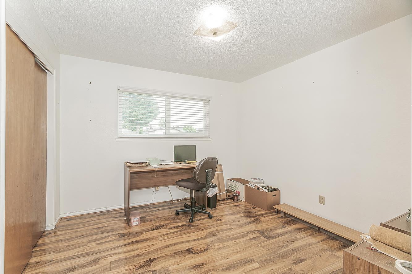1350 Mill Street Selma, CA 93662 - Photo 25 of 47 a workspace with wooden floor and a window