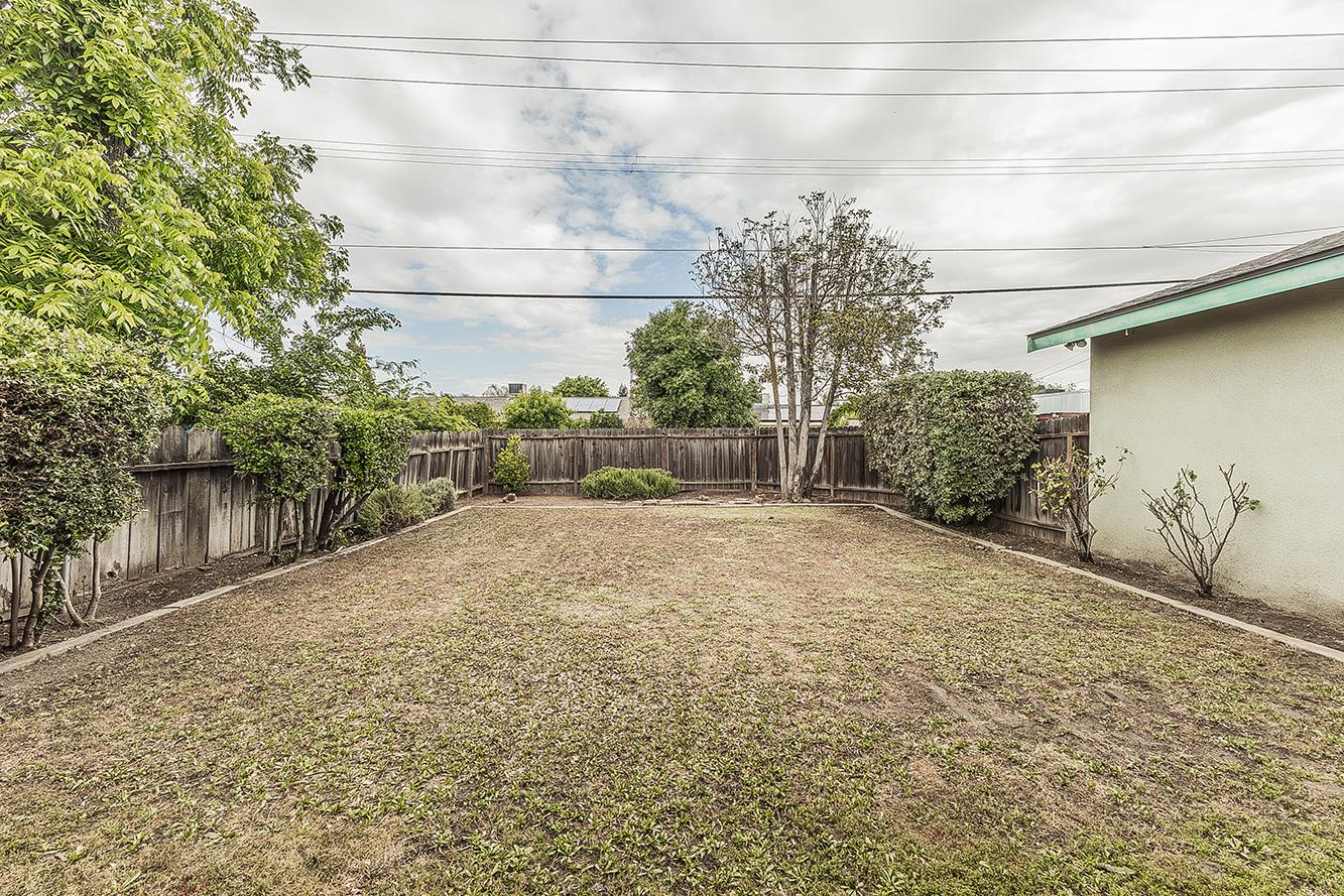 1350 Mill Street Selma, CA 93662 - Photo 29 of 47 a view of a backyard