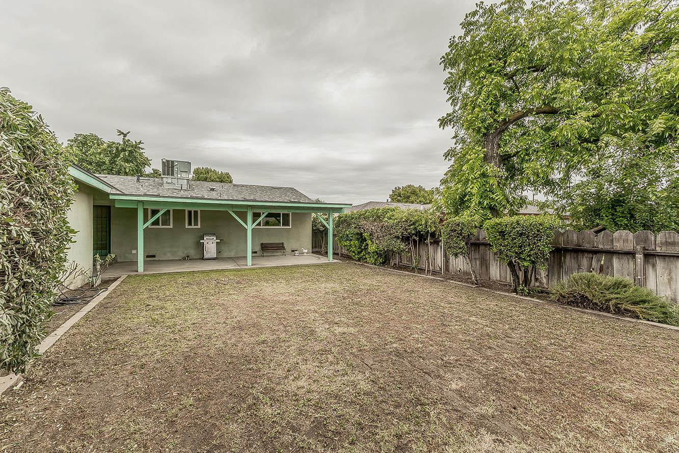 1350 Mill Street Selma, CA 93662 - Photo 31 of 47 a front view of a house with garden