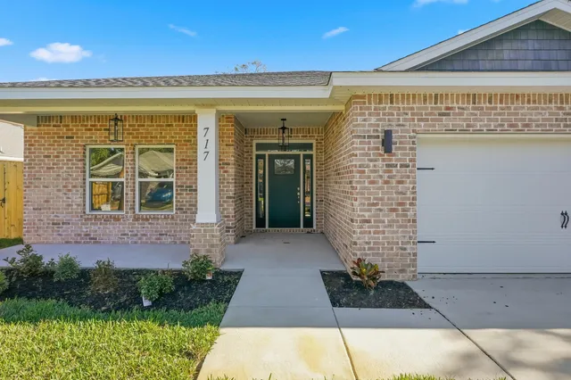 $575,000 | 717 Hazel Drive, Fort Walton Beach, FL 32547