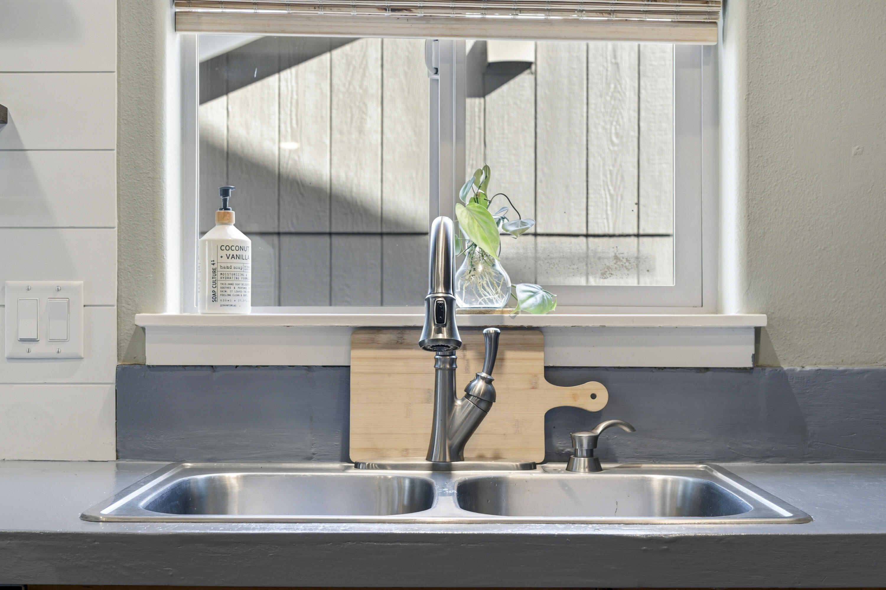 2845 Southwest 31st Street Redmond, OR 97756 - Photo 18 of 33 13-Kitchen