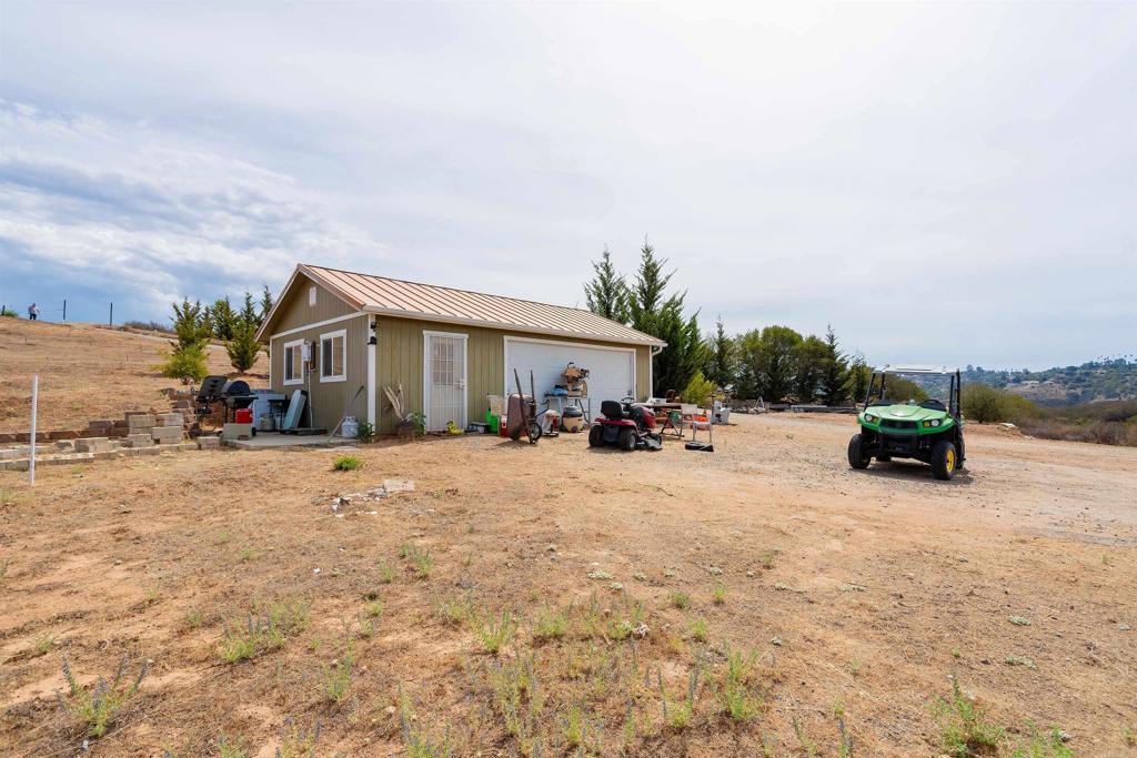 1738 Vía De Lago Fallbrook, CA 92028 - Photo 12 of 25