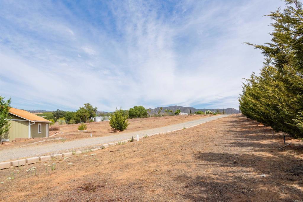 1738 Vía De Lago Fallbrook, CA 92028 - Photo 16 of 25