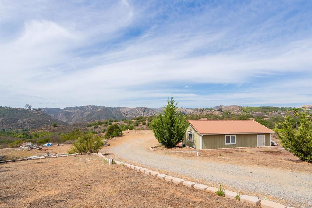 1738 Vía De Lago Fallbrook, CA 92028 - Photo 17 of 25