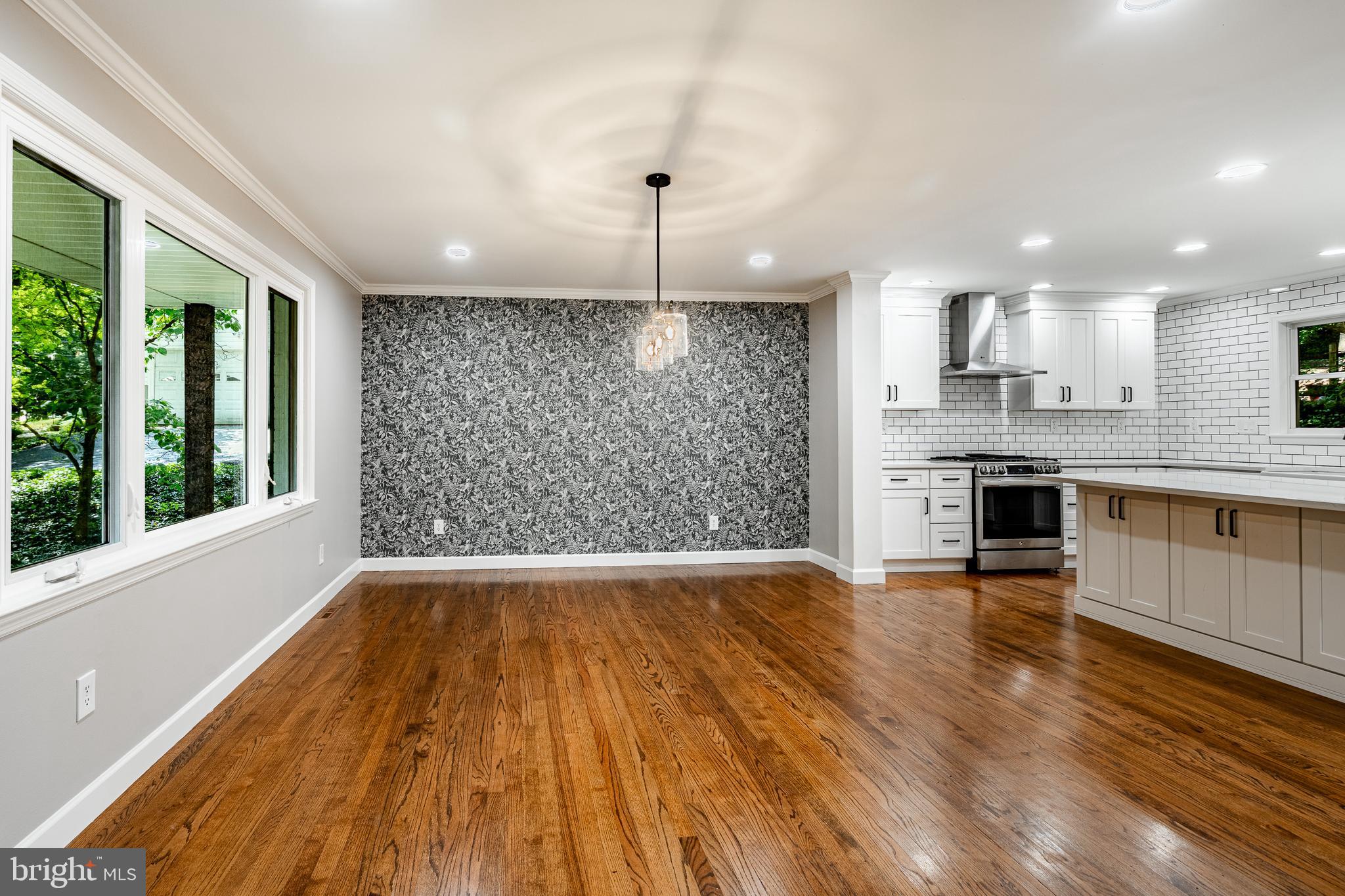 4 Blue Jay Drive Newark, DE 19713 - Photo 9 of 59 Living/Dining Room