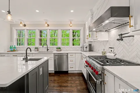 $1,295,000 | 174 East Lane, Stamford, CT 06905