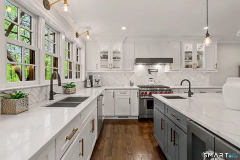 $1,295,000 | 174 East Lane, Stamford, CT 06905