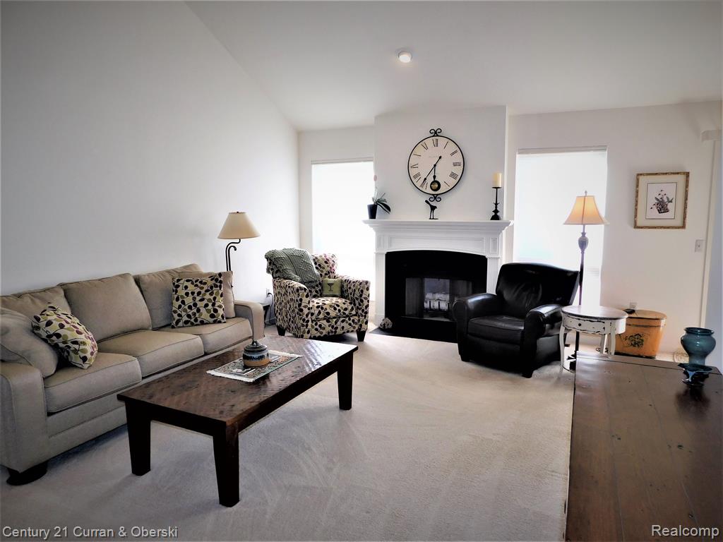 689 Charing Court Rochester Hills, MI 48307 - Photo 3 of 35