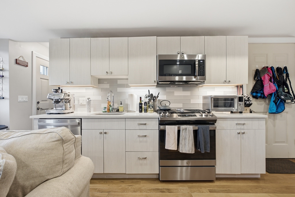 89 Prescott Street, Unit B Boston, MA 02128 - Photo 10 of 27