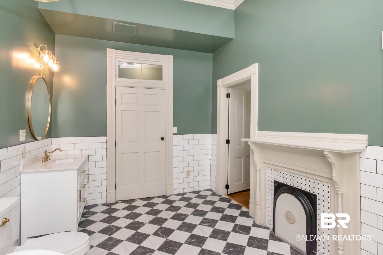 605 St Francis Street Mobile, AL 36602 - Photo 22 of 40 Bathroom