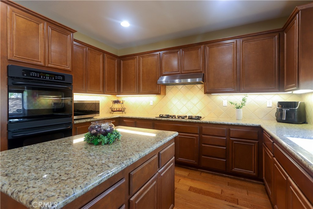 321 Tomko Way Placentia, CA 92870 - Photo 21 of 52 a kitchen with stainless steel appliances granite countertop a sink stove and microwave