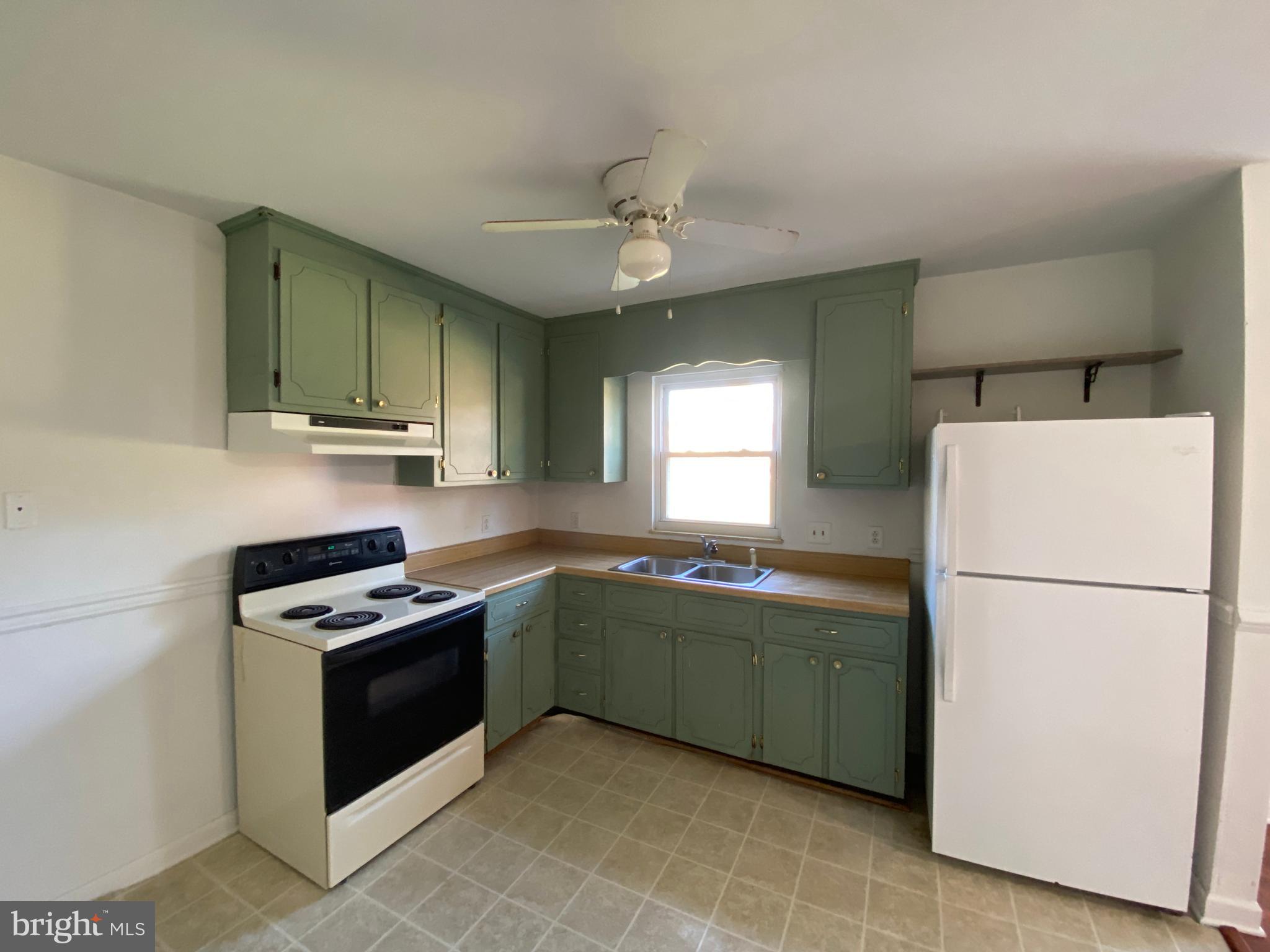 137 Harding Lane Inwood, WV 25428 - Photo 11 of 38 Kitchen