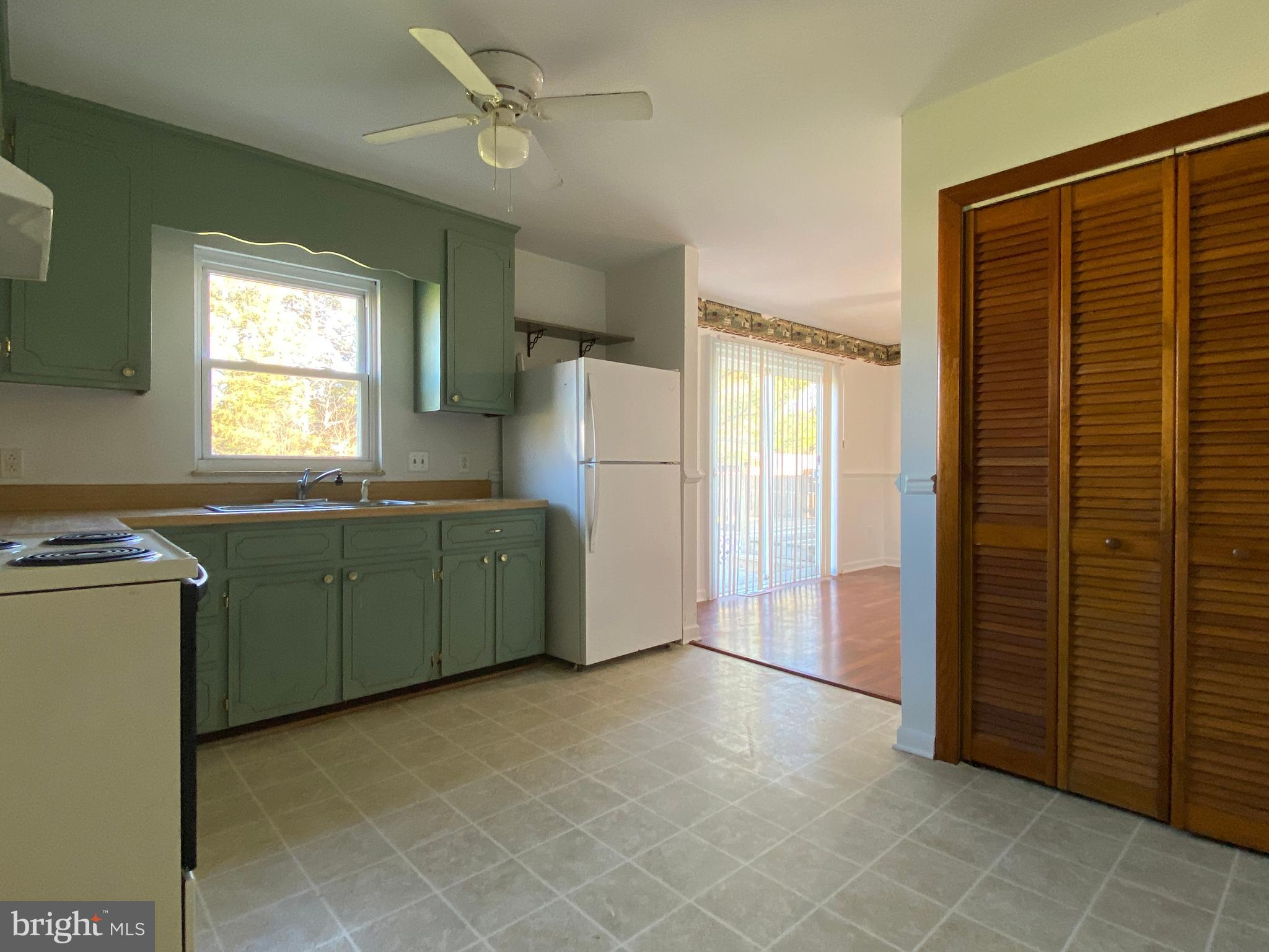 137 Harding Lane Inwood, WV 25428 - Photo 10 of 38 Kitchen