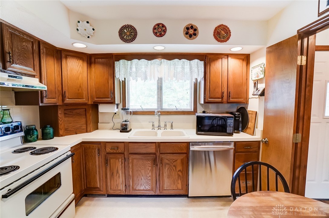 4117 Ridgecliff Drive Dayton, OH 45440 - Photo 14 of 45