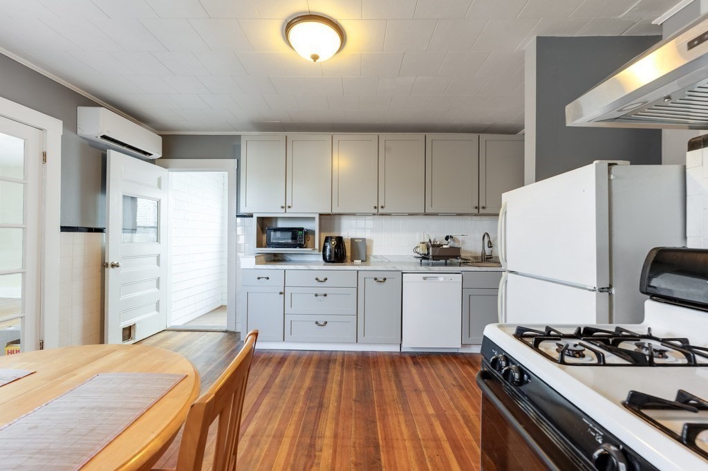 21 Ericsson Street, Unit 2 Cambridge, MA 02138 - Photo 12 of 22 a kitchen with a stove a refrigerator and a sink