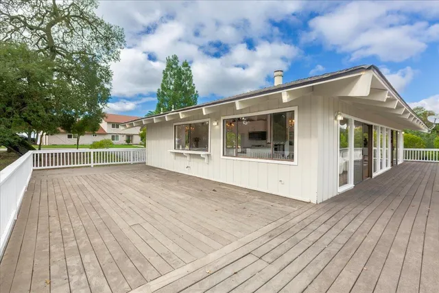 a black and white photo of a living room