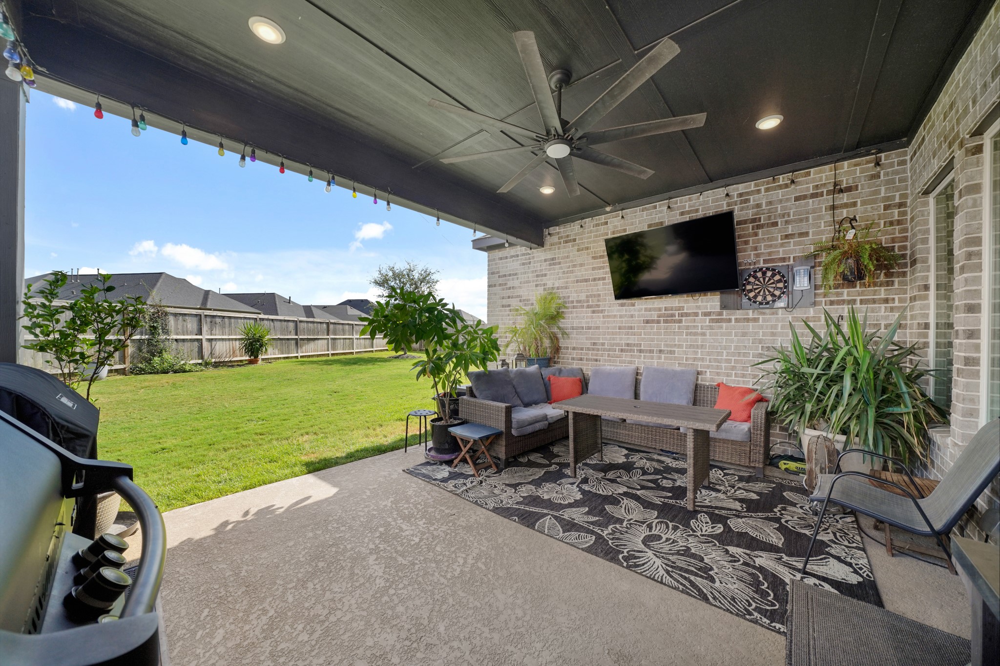 6635 Waxbill Road Katy, TX 77493 - Photo 22 of 33 a living room with patio furniture and a garden