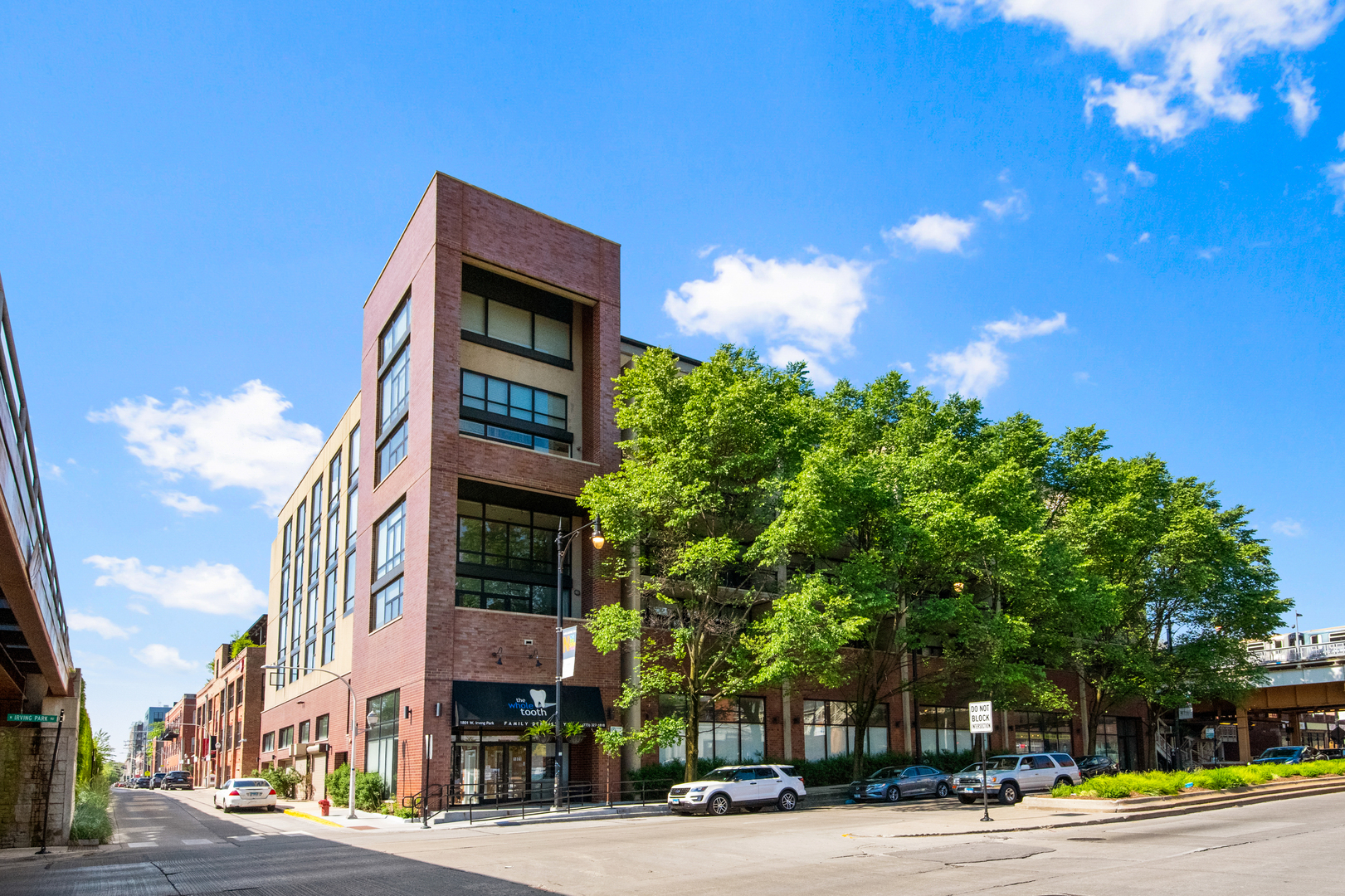 3946 North Ravenswood Avenue, Unit 409 Chicago, IL 60613 - Photo 1 of 14 Gallery Image 1