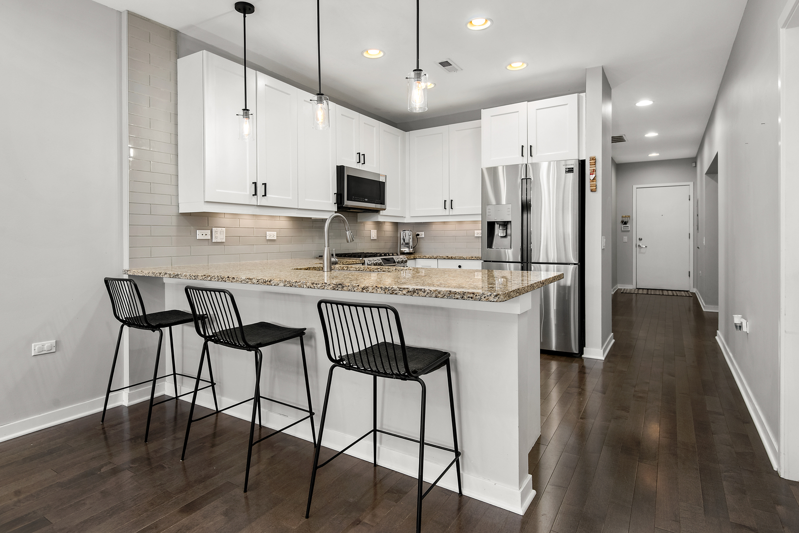 3946 North Ravenswood Avenue, Unit 409 Chicago, IL 60613 - Photo 4 of 14 Gallery Image 4