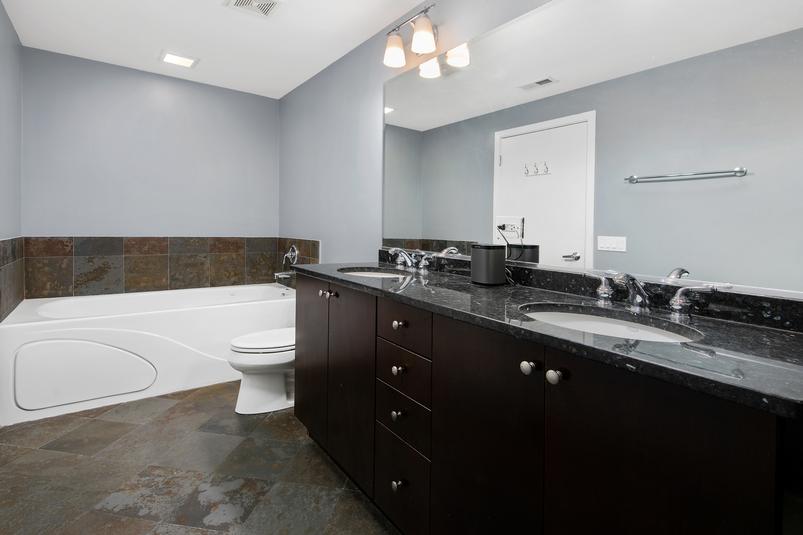 3946 North Ravenswood Avenue, Unit 409 Chicago, IL 60613 - Photo 7 of 14 Gallery Image 7