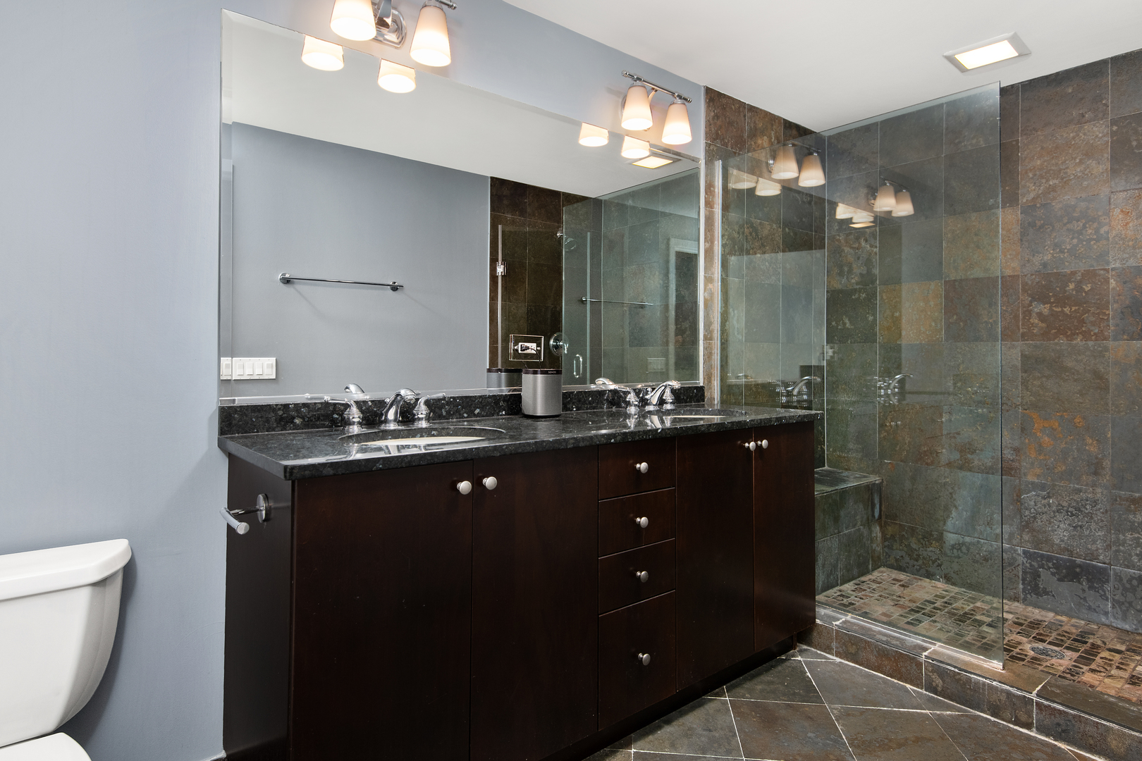 3946 North Ravenswood Avenue, Unit 409 Chicago, IL 60613 - Photo 8 of 14 Gallery Image 8