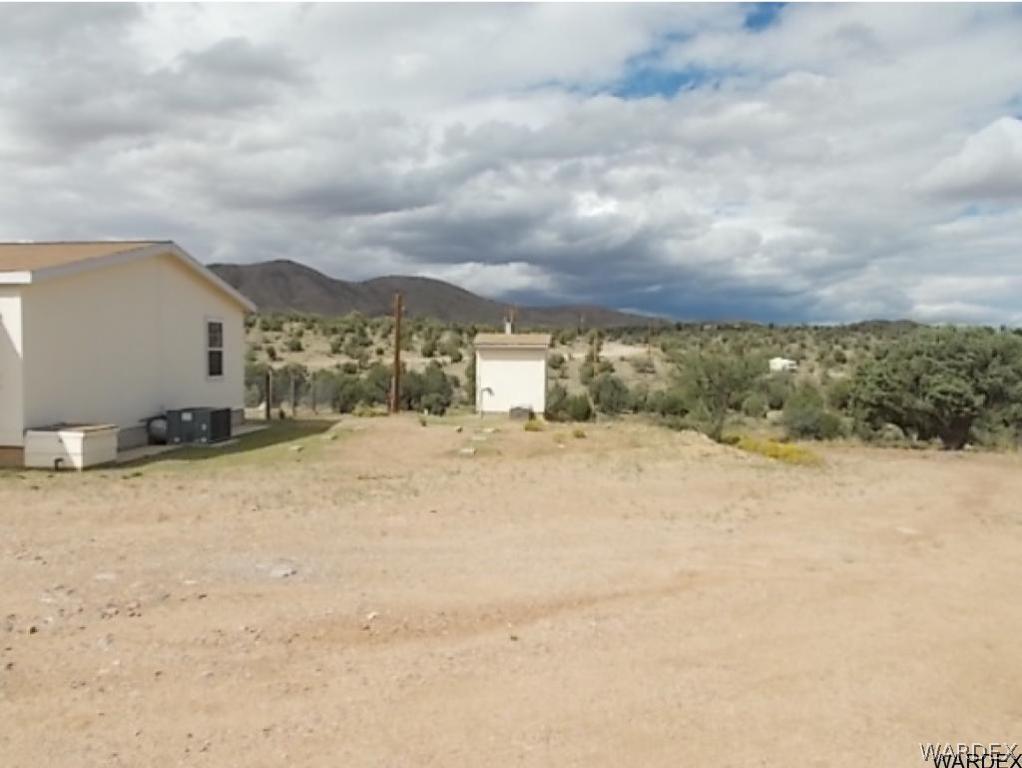 2012 Gold Road Kingman, AZ 86401 - Photo 23 of 24 Pump house