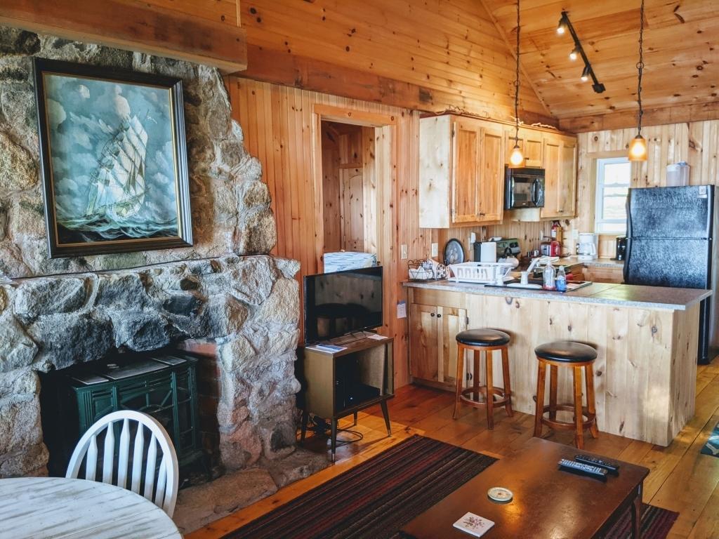 11 Papoose Island Road Raymond, ME 04071 - Photo 6 of 50 06-Cozy living area