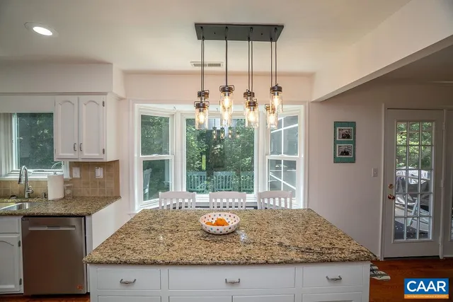 $585,000 | 1712 Hearthglow Lane, Charlottesville, VA 22901