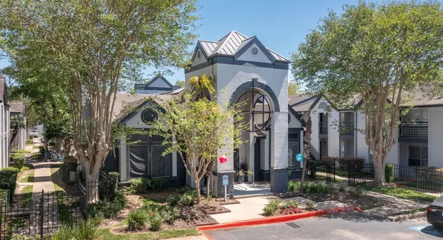 a view of a house with street