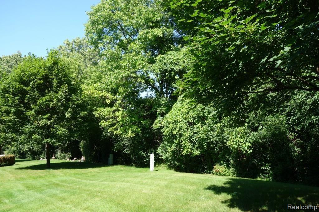 5423 Simpson Lake Road West Bloomfield, MI 48323 - Photo 19 of 27 DSC00564.jpg
