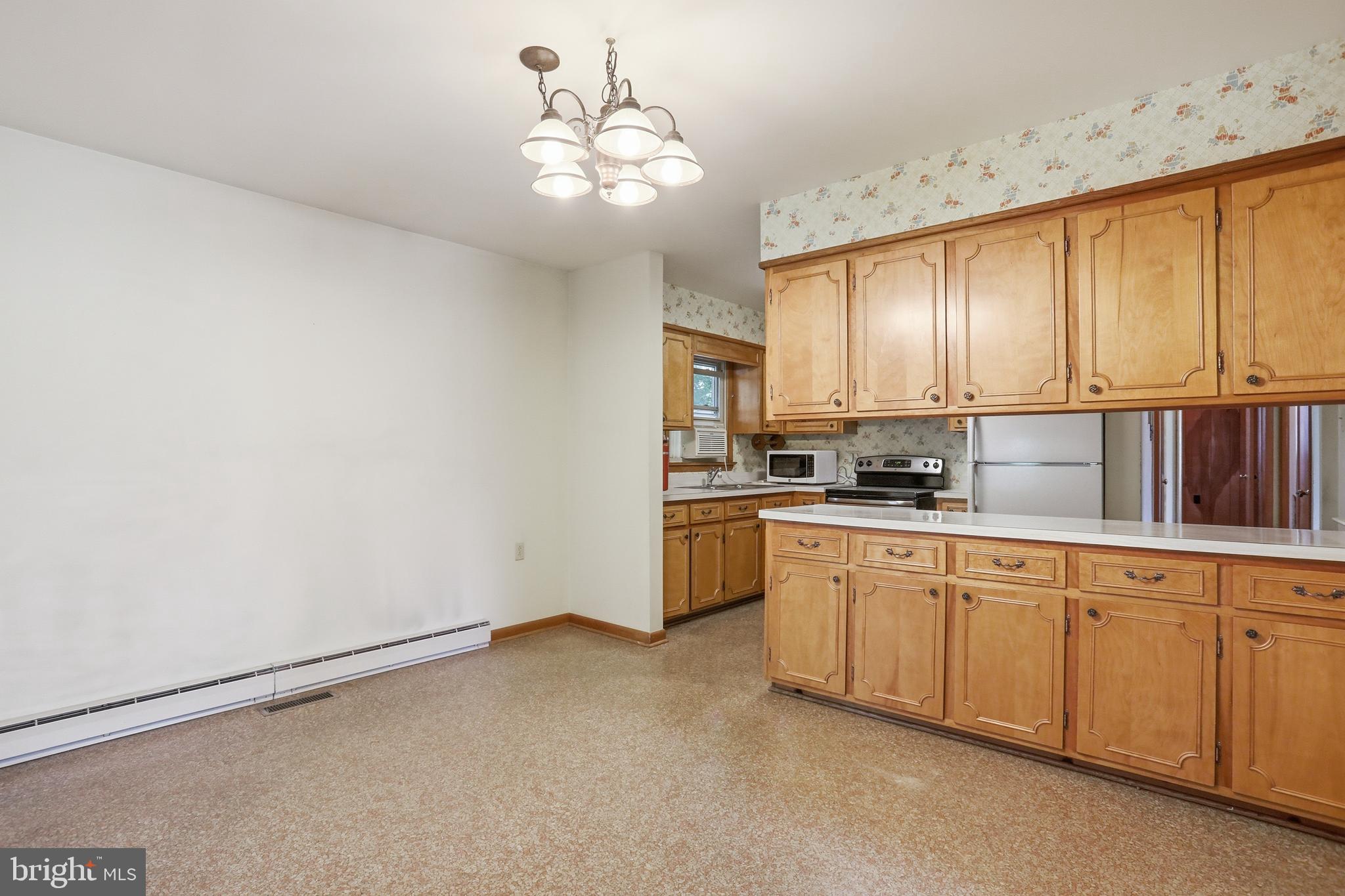 206 Dogwood Road Winchester, VA 22602 - Photo 16 of 39 Dining room