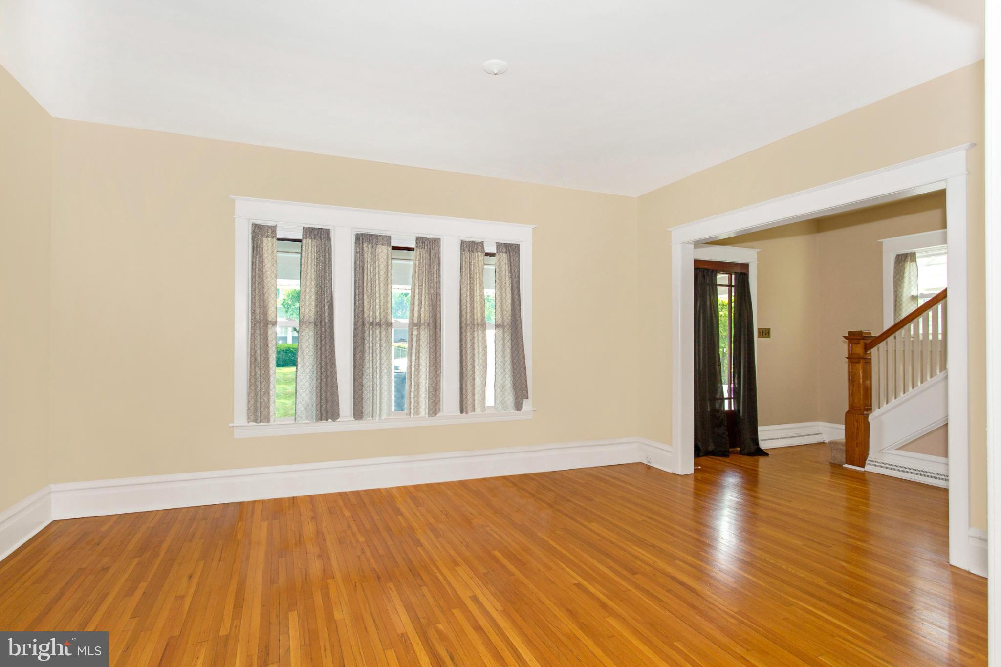 11218 Marbern Road Hagerstown, MD 21740 - Photo 9 of 30 Living Room