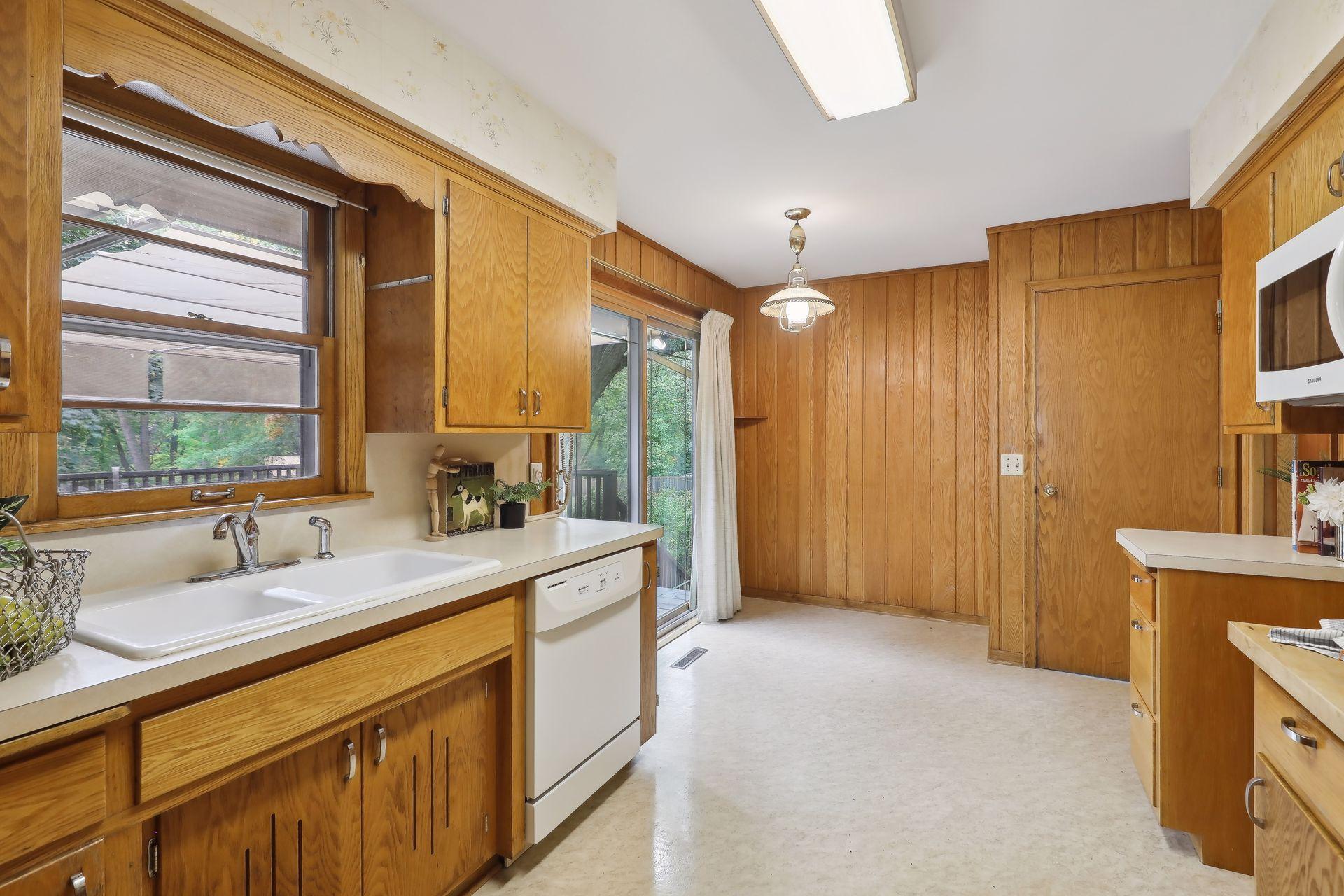 1526 Lone Oak Road Eagan, MN 55121 - Photo 11 of 25 Gallery Image 11