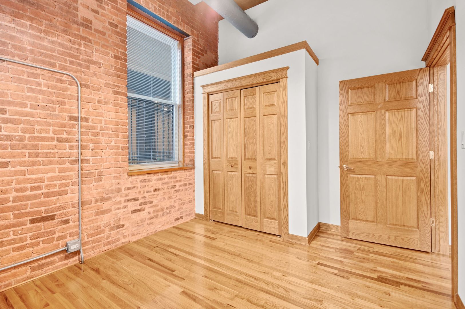 216 North May Street, Unit 101 Chicago, IL 60607 - Photo 14 of 19 a view of a livingroom with wooden floor and a bathroom