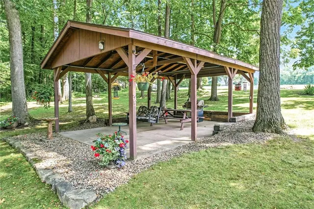 a view of outdoor space yard and porch