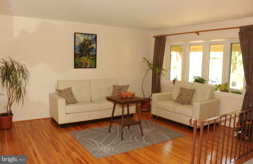 6915 Gillings Road Springfield, VA 22152 - Photo 2 of 30 Living Room