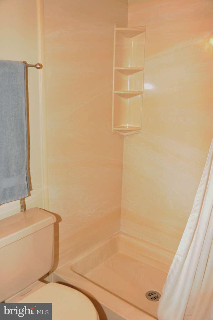 6915 Gillings Road Springfield, VA 22152 - Photo 19 of 30 Bath Master