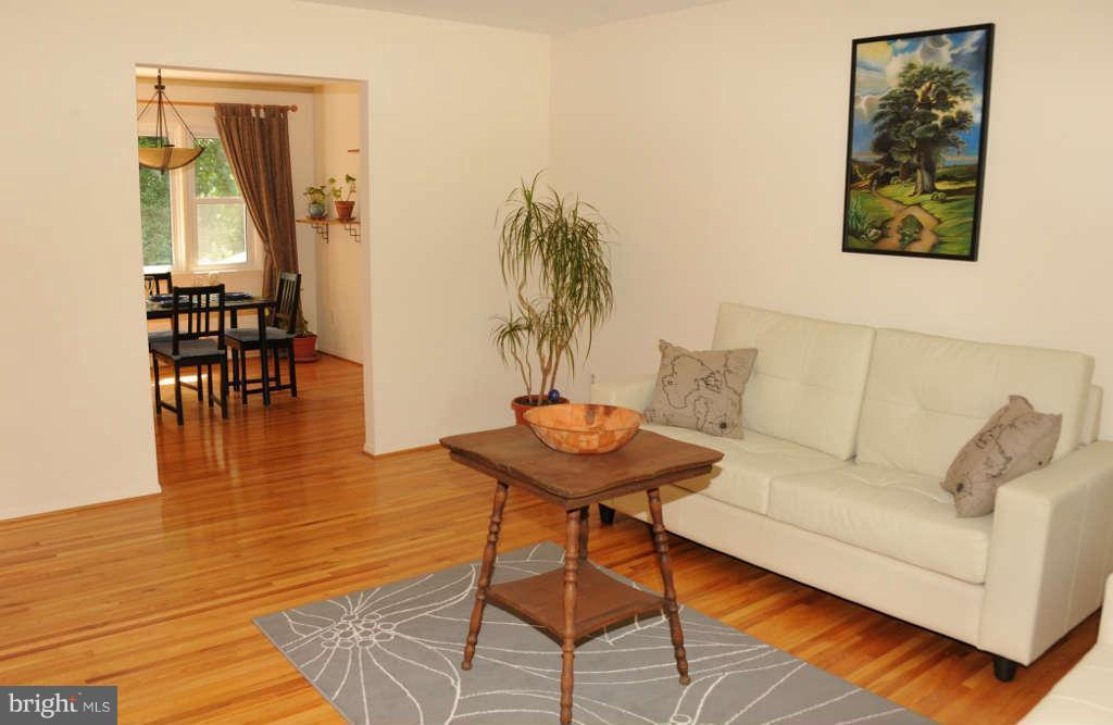 6915 Gillings Road Springfield, VA 22152 - Photo 3 of 30 Living Room