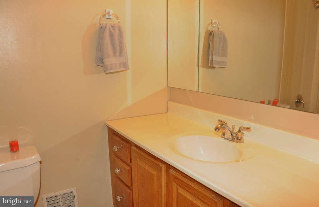 6915 Gillings Road Springfield, VA 22152 - Photo 23 of 30 Bath