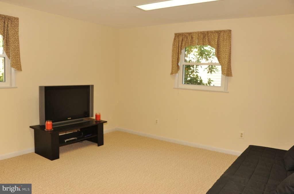 6915 Gillings Road Springfield, VA 22152 - Photo 28 of 30 Bedroom