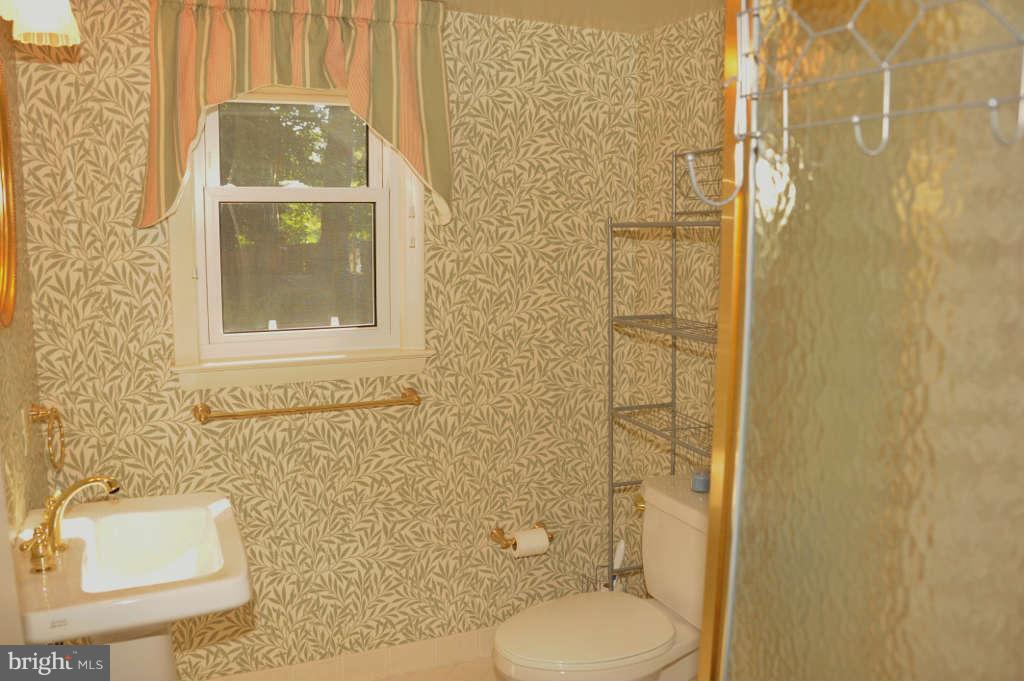 6915 Gillings Road Springfield, VA 22152 - Photo 29 of 30 Bath