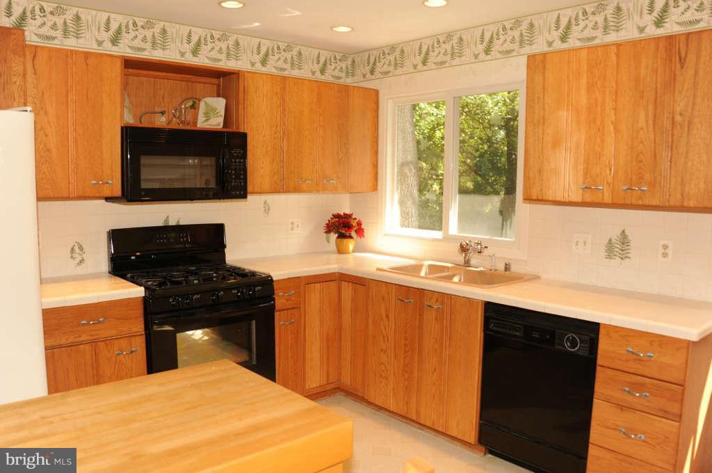 6915 Gillings Road Springfield, VA 22152 - Photo 10 of 30 Kitchen