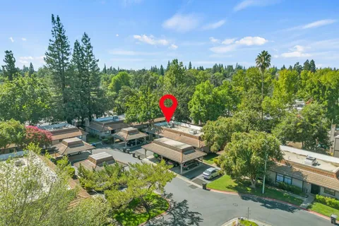 a picture of houses with lots of trees