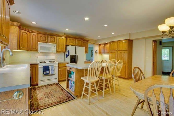 7681 Chichester Road Canton, MI 48187 - Photo 12 of 21 KITCHEN