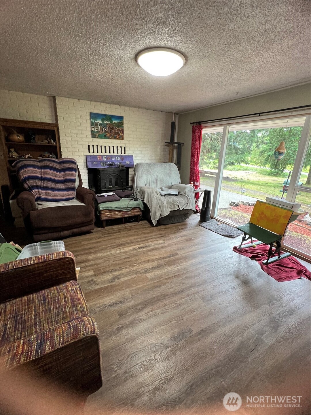 452 Lincoln Creek Road Centralia, WA 98531 - Photo 11 of 25 a bedroom with furniture and a large window