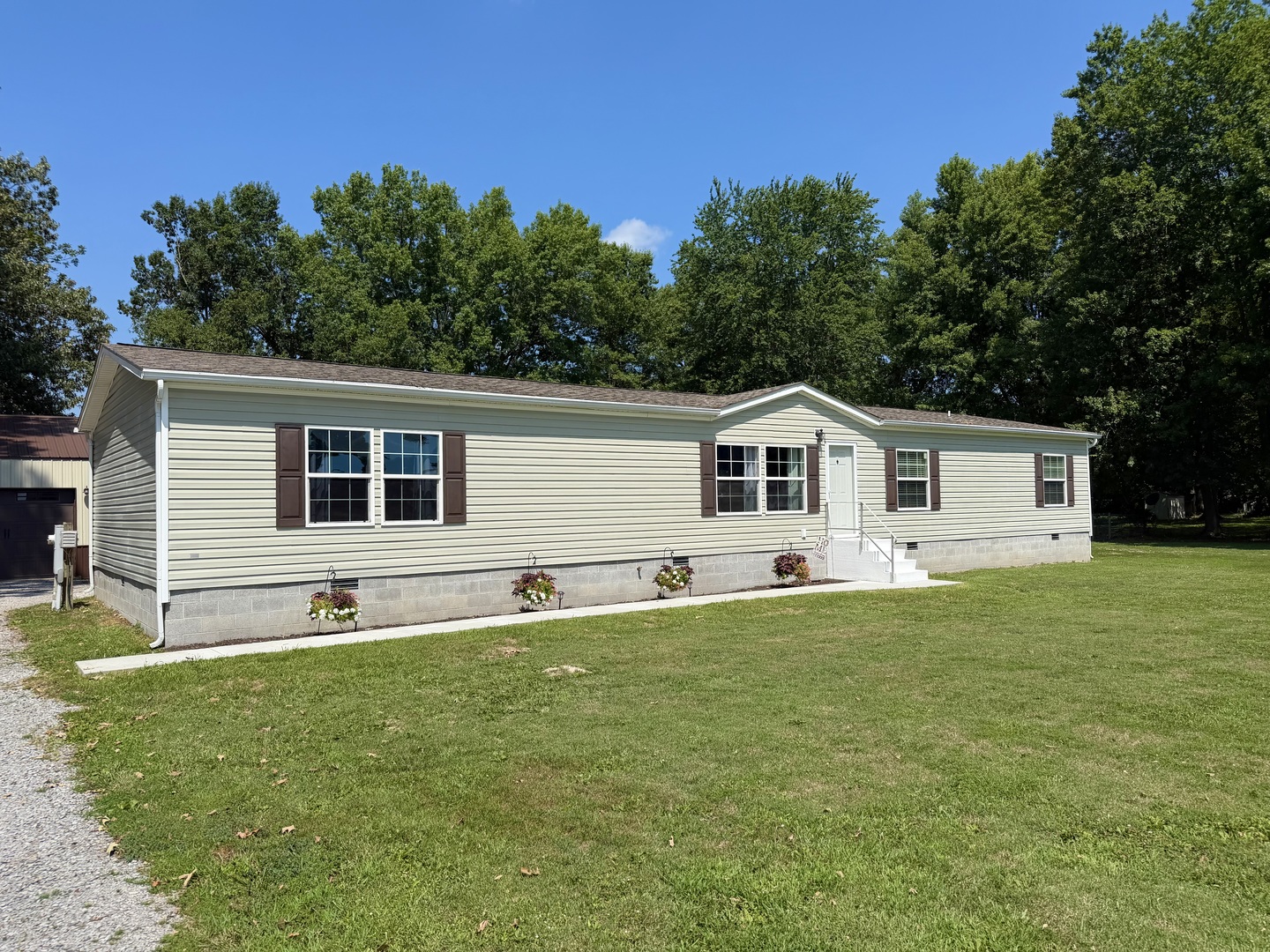1709 Odle Road West Frankfort, IL 62896 - Photo 3 of 37