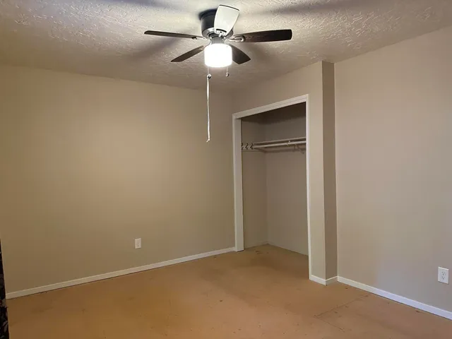 a view of a house with backyard